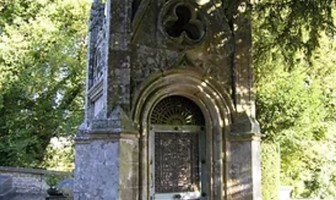 Les visites estivales : Six pieds sous terre à Guémené-sur-S...