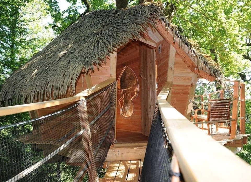 Hébergement insolite : cabane dans les arbres, dans la forêt de Quénécan, Bon-Repos-sur-Blavet